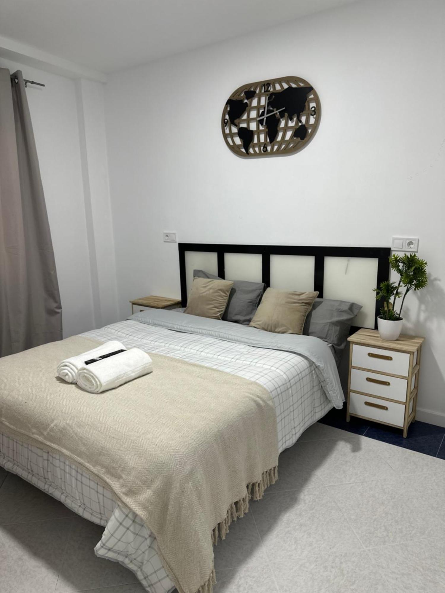 Rooms Mediavilla Madrid Luaran gambar
