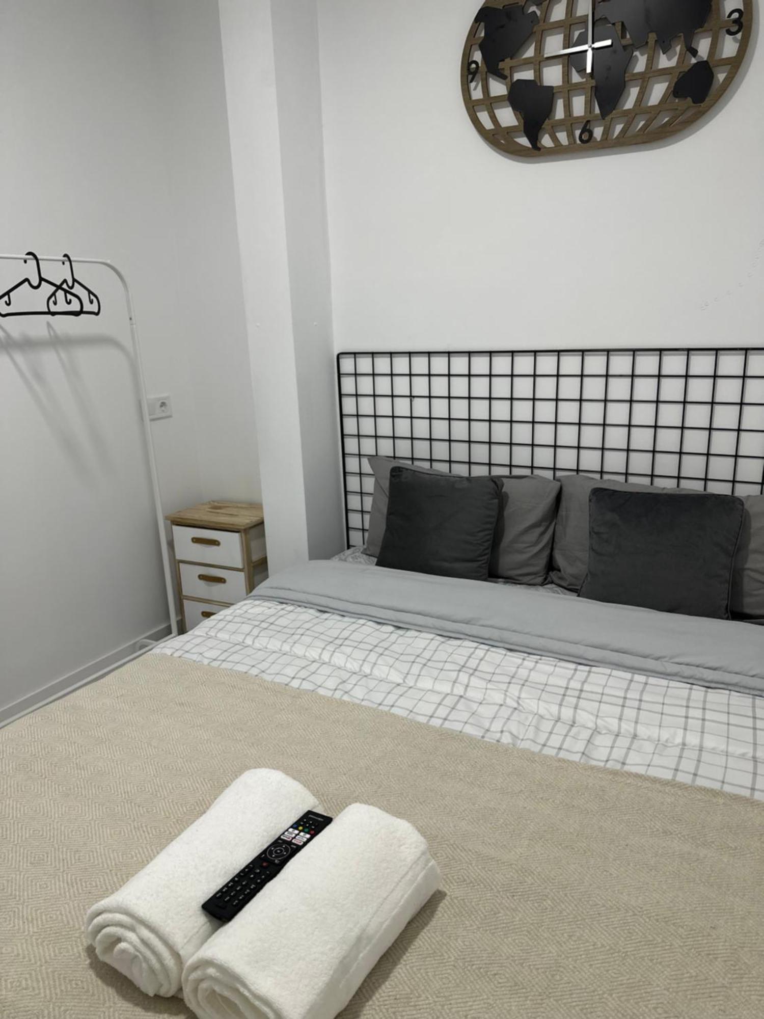 Rooms Mediavilla Madrid Luaran gambar
