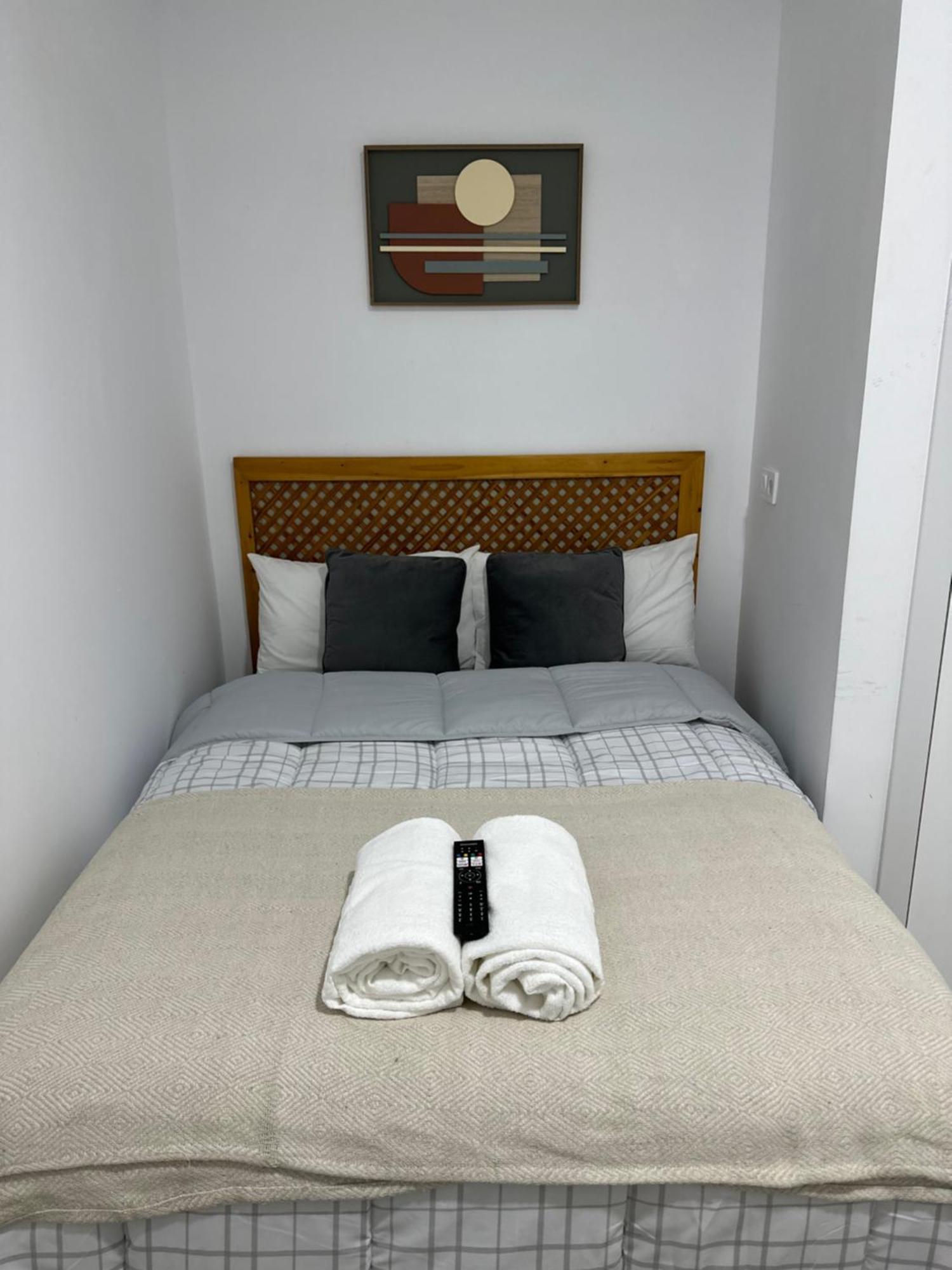 Rooms Mediavilla Madrid Luaran gambar